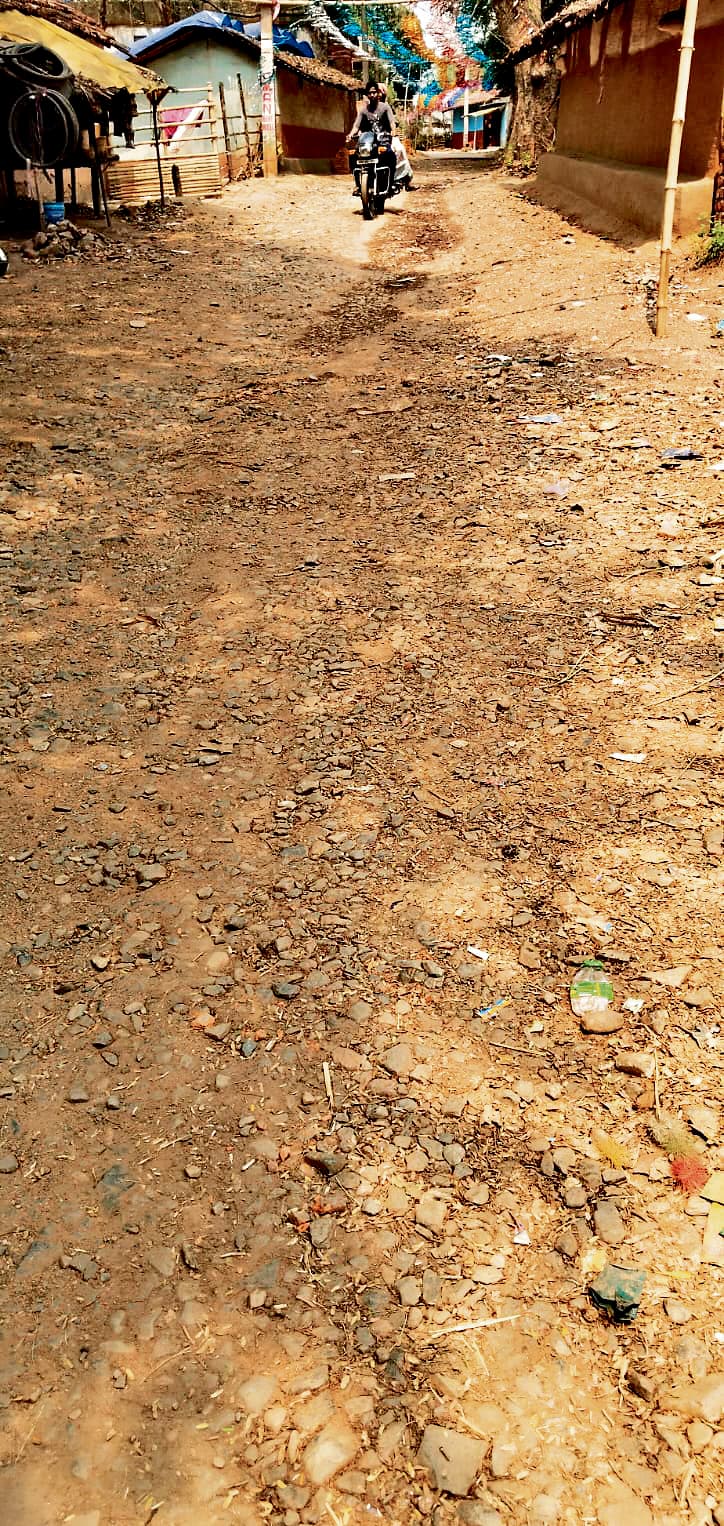 Jamshedpur News : कोचाकुल्ही व शंकरपुर-सरजामदा रोड बदहाल, आंदोलन के मूड में ग्रामीण