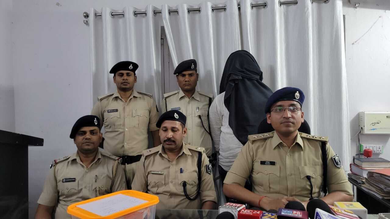 Patna News : 13 बदमाशों ने प्रॉपर्टी डीलर से लूटे थे एक करोड़ रुपये, एक और दलाल गिरफ्तार