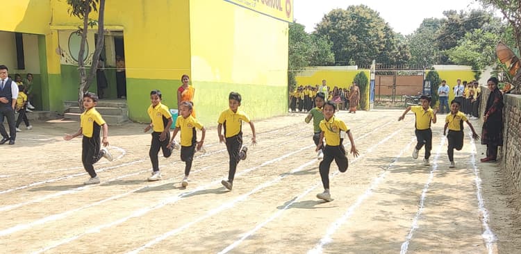 बच्चों ने बनायी बिहार के मानचित्र की आकर्षक रंगोली