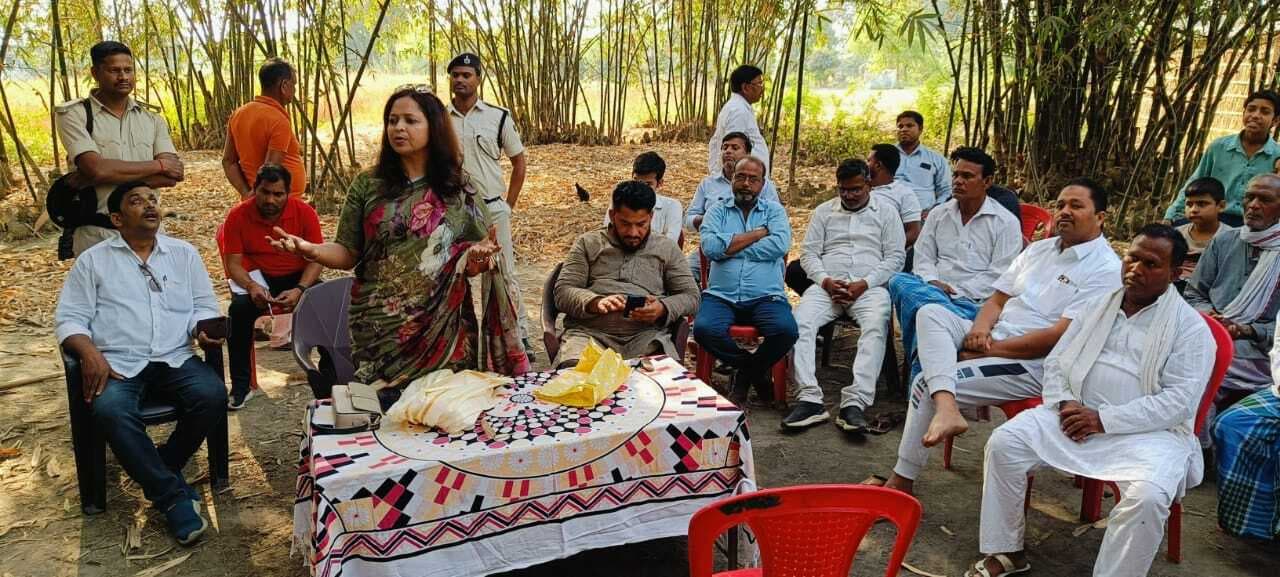 ग्राम चौपाल लगाकर विधायक ने लोगों की सुनीं समस्याएं