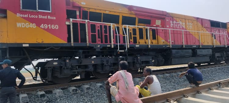 पिपरा रेलवे स्टेशन पहुंची मालगाड़ी, लोगों में खुशी