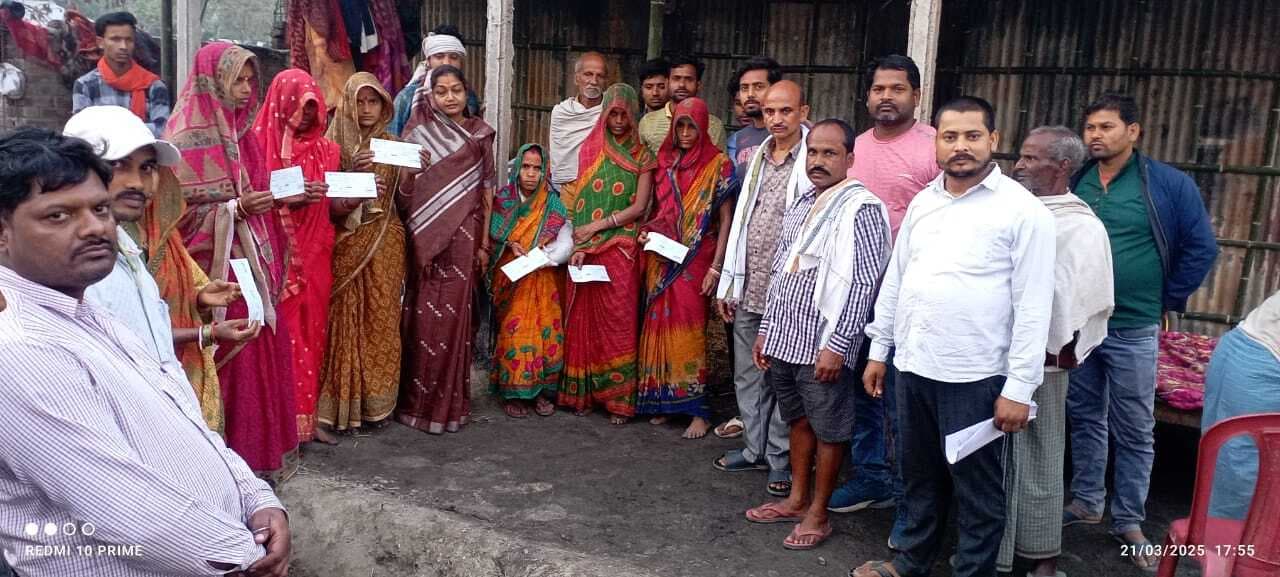 सात अग्नि पीड़ितों को मिली सहायता राशि