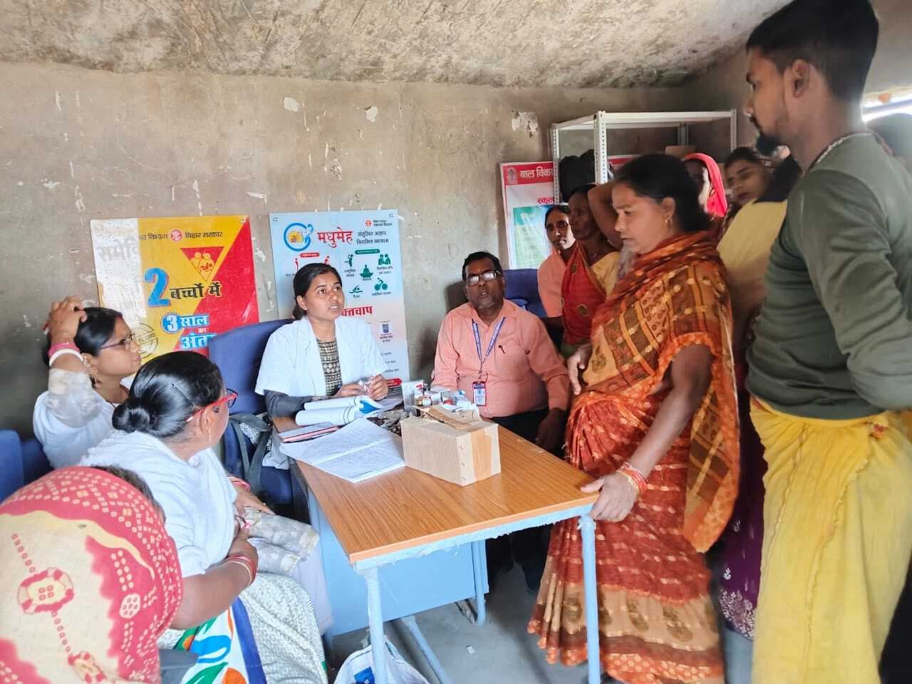 शिविर लगाकर लोगों के स्वास्थ्य की हुई जांच