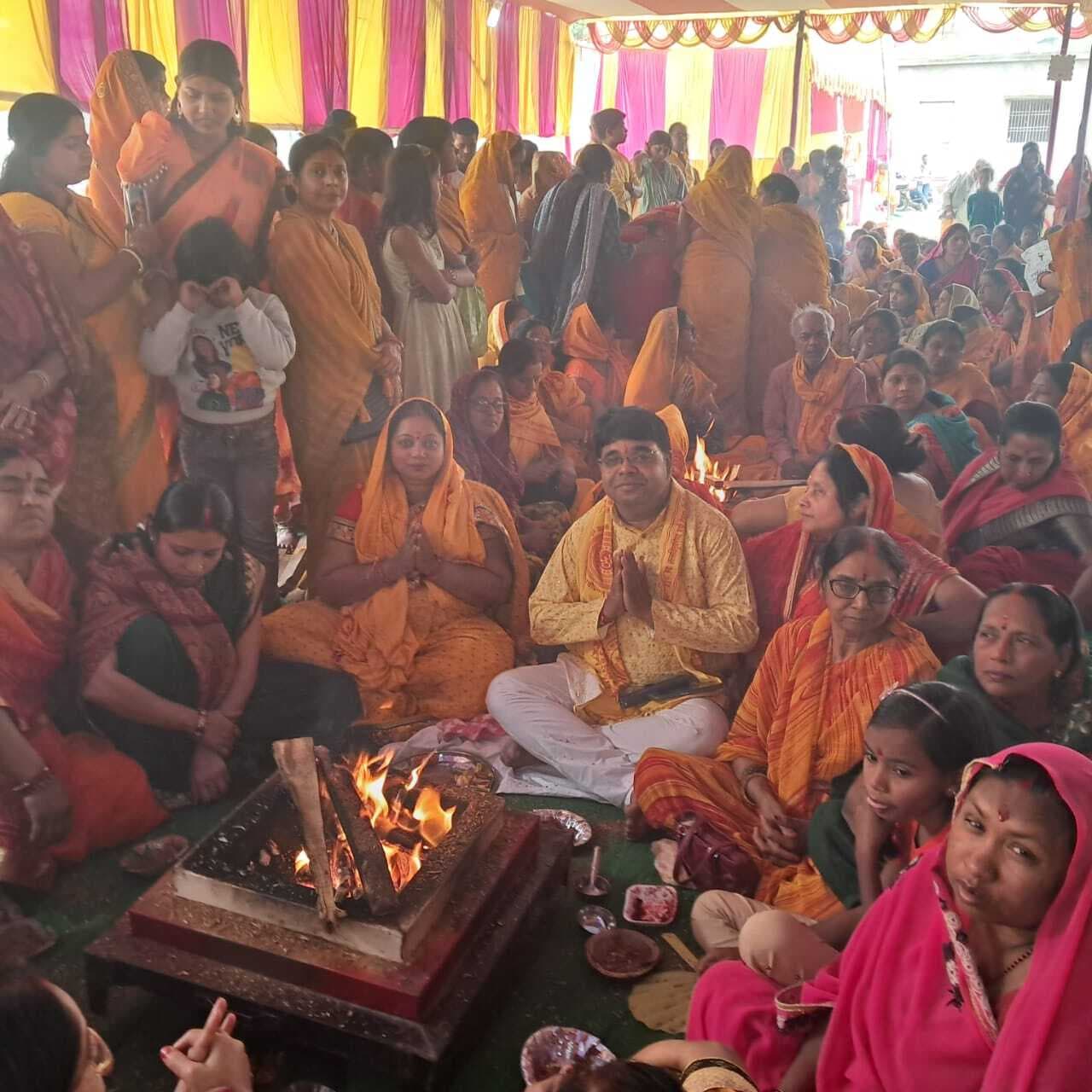 deoghar news : गायत्री महायज्ञ से ही विश्व कल्याण : आचार्य बालकराम जी