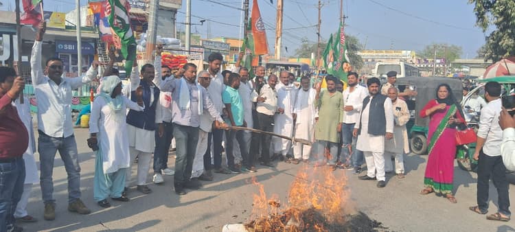 महागठबंधन कार्यकर्ताओं ने सीएम का पुतला फूंका, इस्तीफे की मांग
