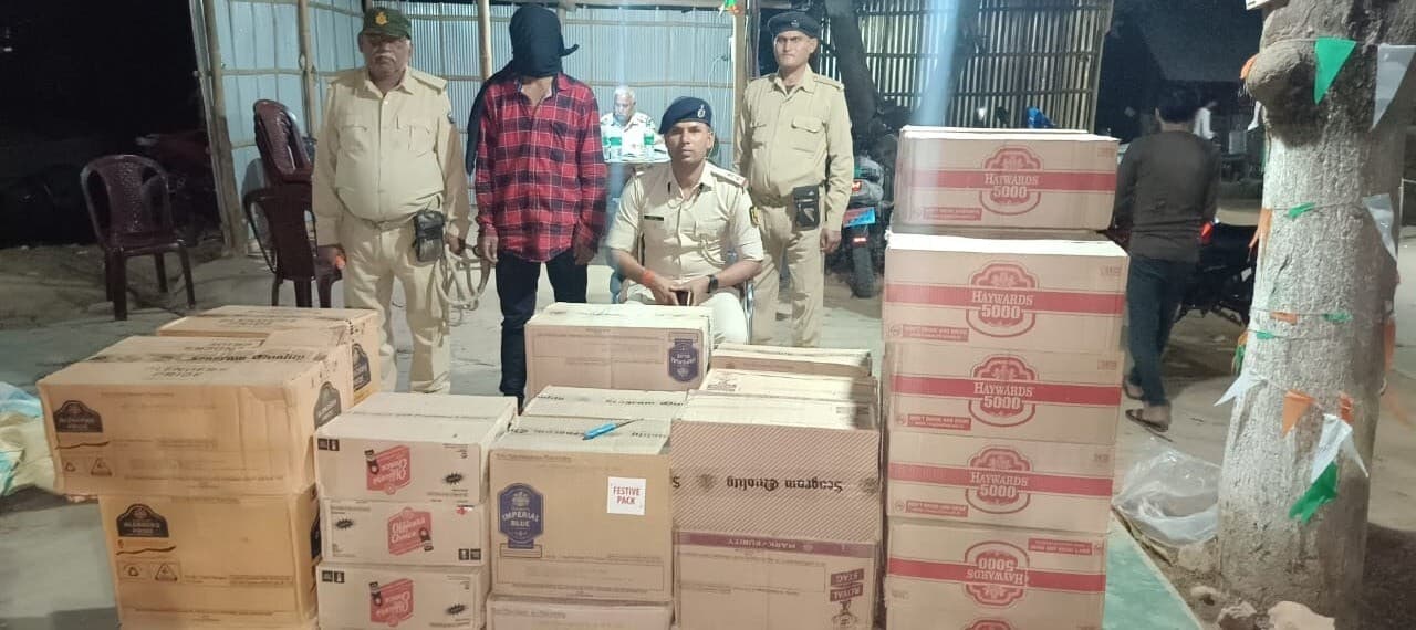 54 कार्टून शराब बरामद, चालक सह तस्कर गिरफ्तार गाड़ी जब्त
