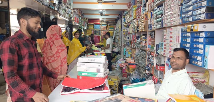 ईद से पहले बाजारों की बढ़ी रौनक, कपड़ों की खरीदारी बढ़ी