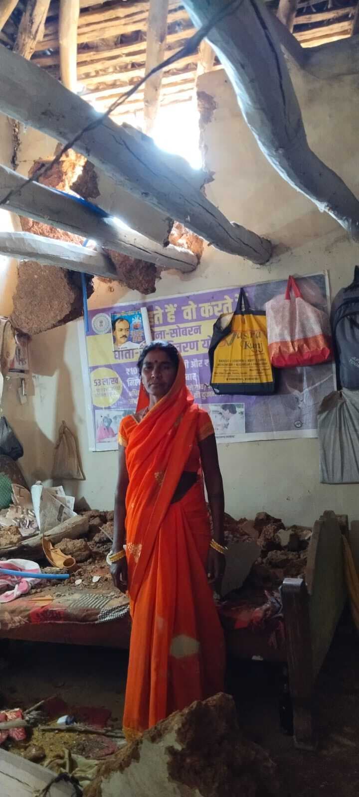 हाथियों ने घर किया क्षतिग्रस्त, बची दो बच्चियां