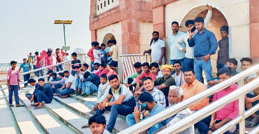 gopalganj news : पैर फिसलने से गंडक नदी में लापता हुआ कलशयात्रा में शामिल किशोर