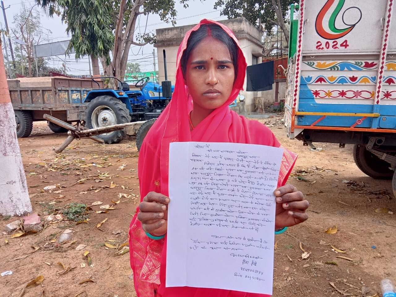 ग्रामीणों ने चोर को पकड़ कर किया पुलिस के हवाले