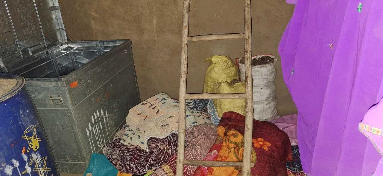 चोरों ने बसबूटिया गांव में तीन घरों को बनाया निशाना