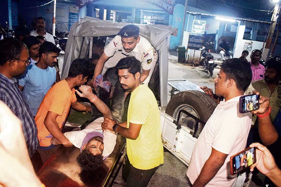 Hajipur News : बिदुपुर में पुलिस और बदमाशों के बीच मुठभेड़, दो कुख्यात के पैर में लगी गोली, दो फरार