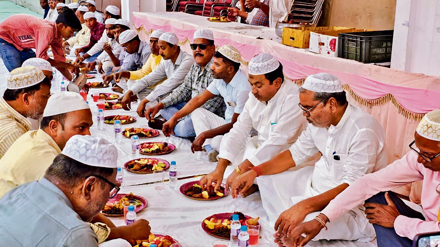 Hajipur News : राजद के दावत-ए-इफ्तार में रोजेदार हुए शामिल