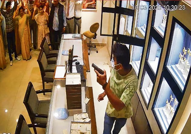 आरा तनिष्क शोरूम डकैती कांड का गैंग लीडर था चुनमुन, रेकी से लूट तक में था शामिल