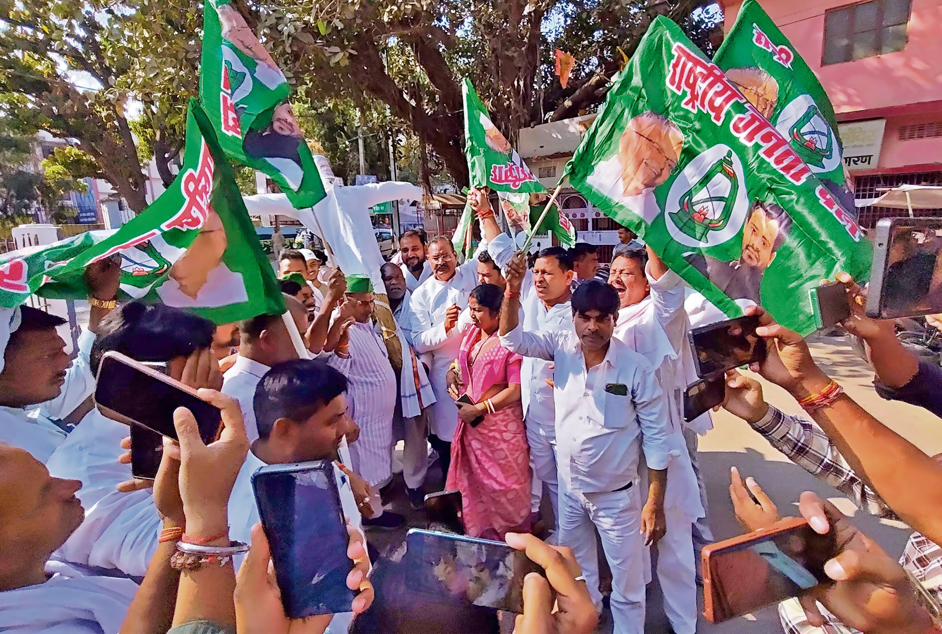 राष्ट्र का अपमान करने के खिलाफ नीतीश का राजद ने किया पुतला दहन