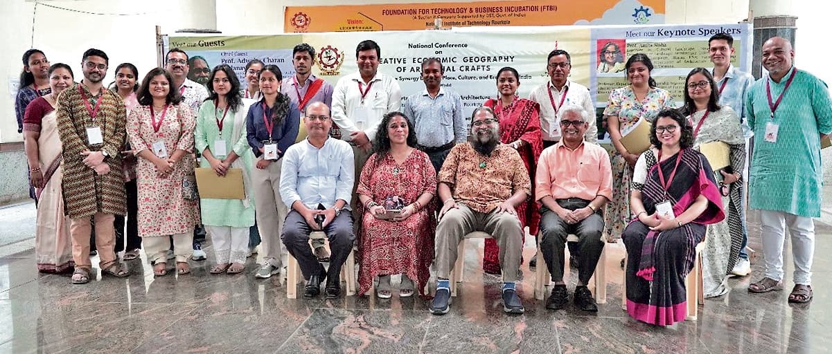 Rourkela News: समर्पण, जुनून और शिल्प कौशल के अभ्यास से आती है सच्ची कलात्मकता : गड़नायक