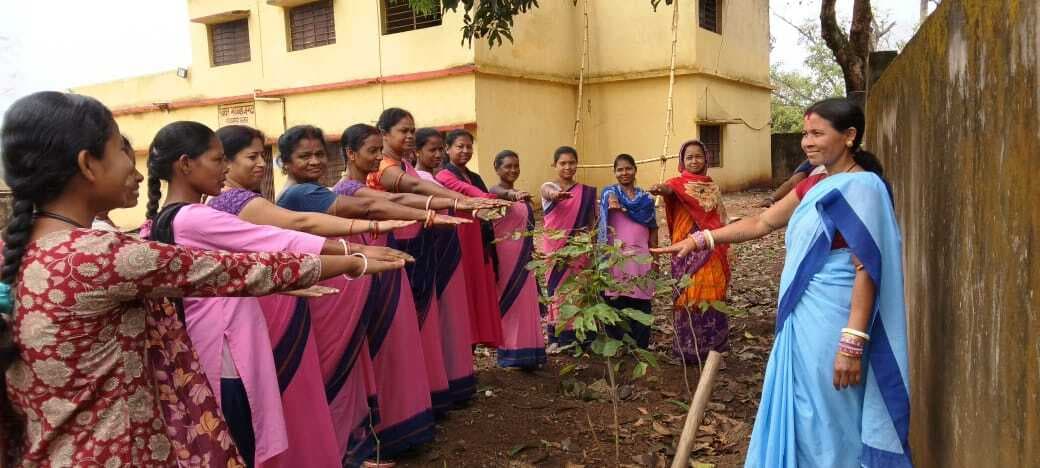 Chaibasa News : छोटे-छोटे बांध बना 20 वर्षों से वर्षा जल संचय कर रहे ग्रामीण, आय बढ़ी, पानी की नहीं होती किल्लत