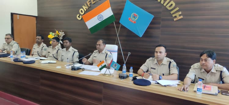 Giridih News: क्राइम मीटिंग में एसपी ने असामाजिक तत्वों को चिह्नत कर कार्रवाई करने का दिया निर्देश