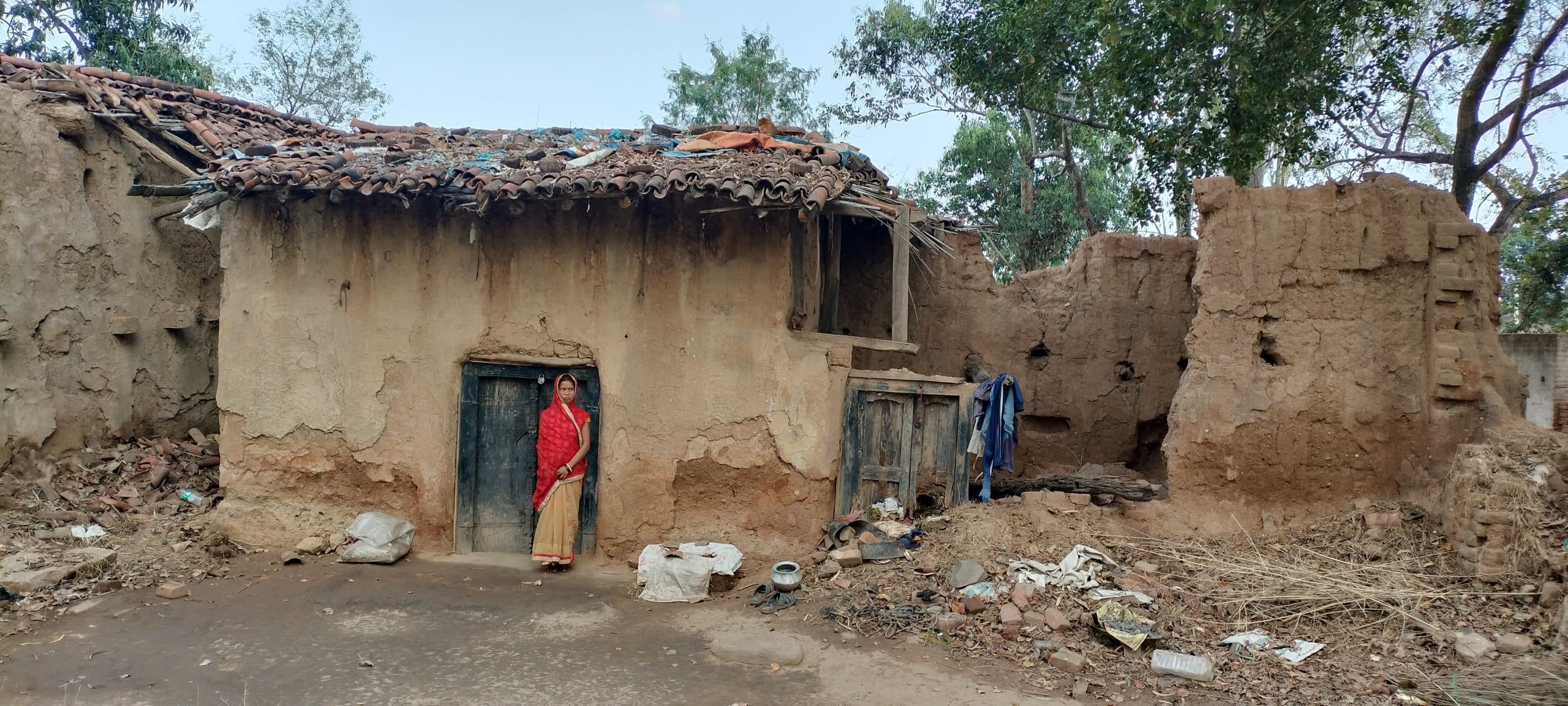 Jharkhand News : राशन, आवास, मंईयां सम्मान कुछ नहीं मिला, ठंड से तड़प-तड़प कर बच्ची की मौत, पिता भी मौत से लड़ रहा