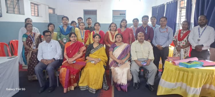 Dhanbad News: डीएवी मॉडल स्कूल में शिक्षकों की क्षमता संवर्द्धन कार्यशाला