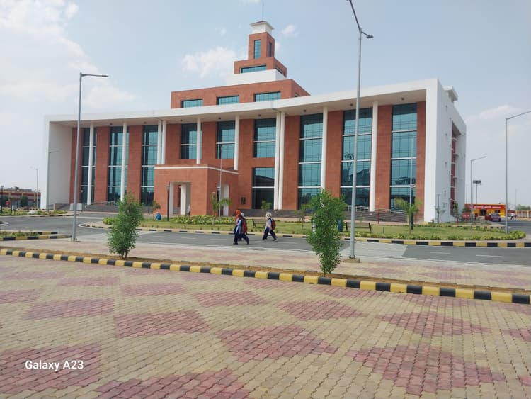 Dhanbad News: राष्ट्रीय स्तर पर अपनी पहचान बना रहा बीबीएमकेयू