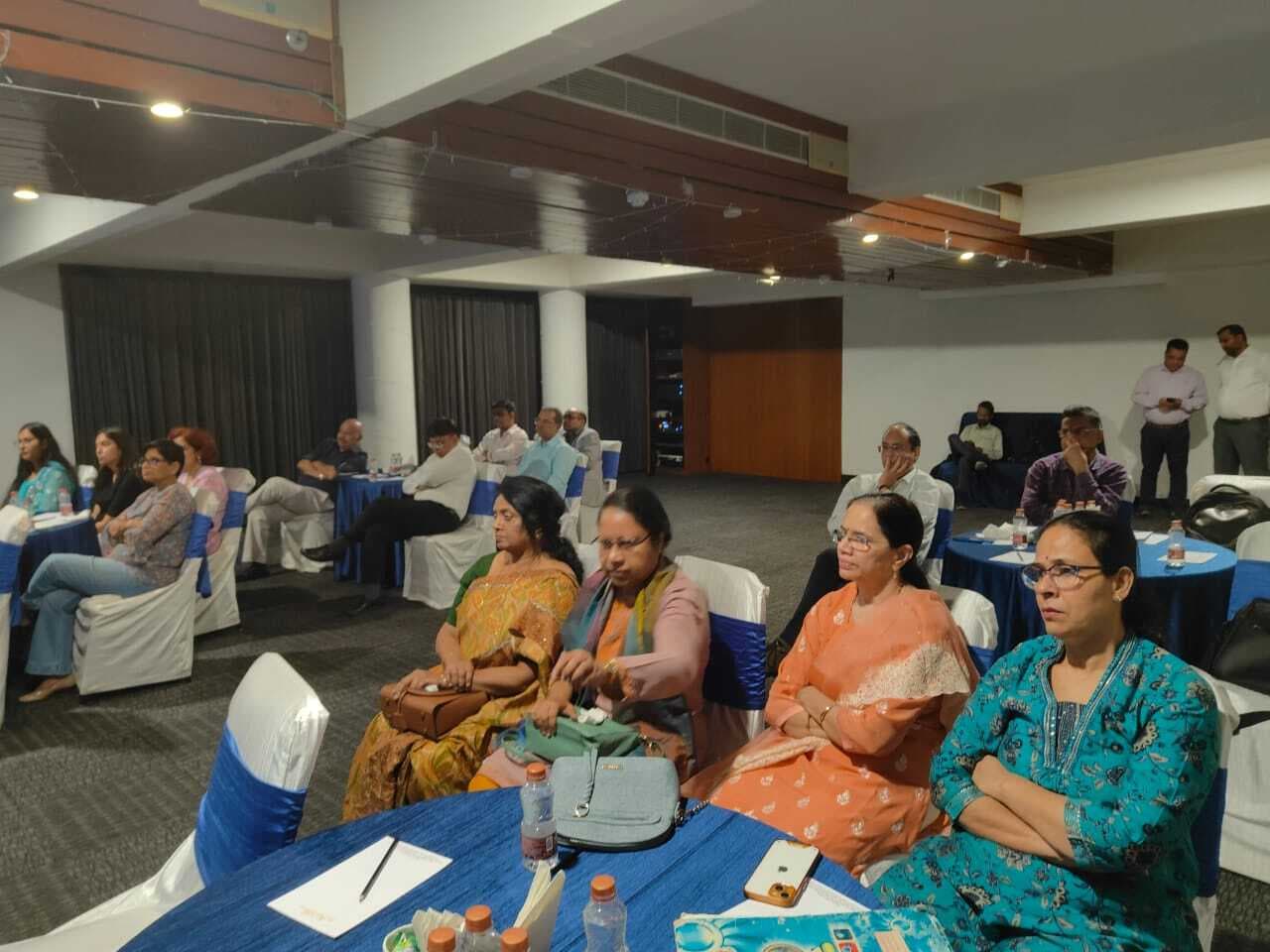 Jamshedpur news. एक्सटेंडेड फोकस लेंस चश्मे की निर्भरता को कम करता है : डॉ भारती शर्मा