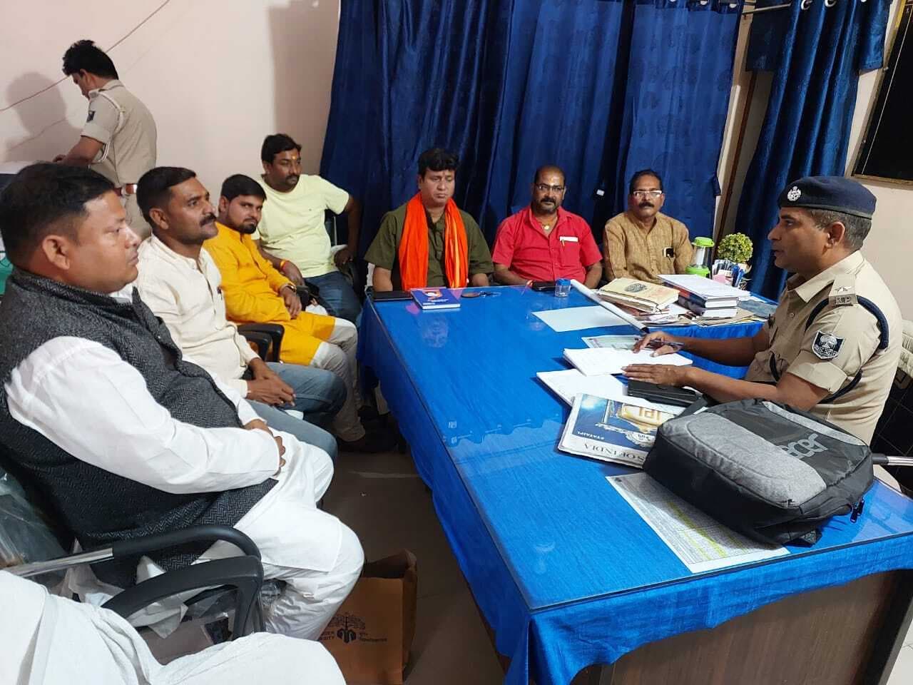 जुलूस निकालने से पूर्व संबंधित अधिकारी से अनुमति लेने के निर्देश