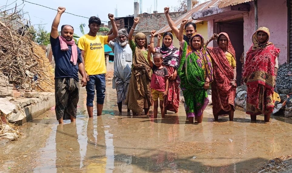 जलजमाव की समस्या से भवानीपुर के ग्रामीण हैं परेशान