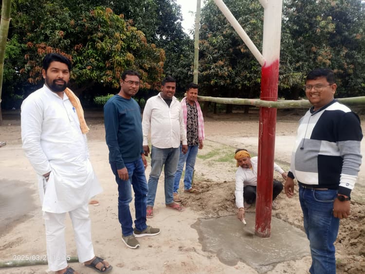 बस्तौल में मनरेगा से खेल मैदान का कराया जा रहा निर्माण