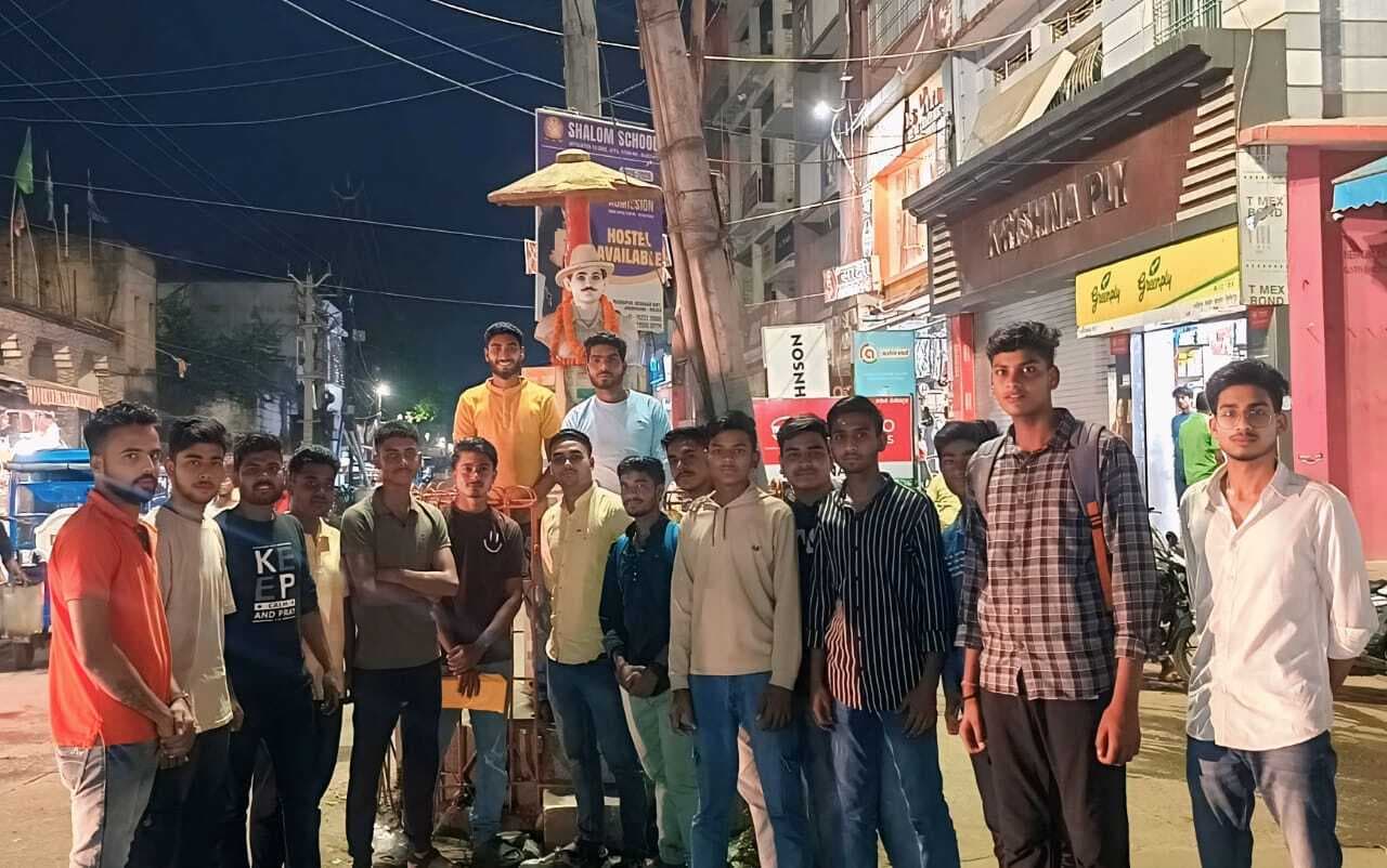 भगत सिंह, सुखदेव और राजगुरु को किया याद, युवाओं से देशभक्ति की प्रेरणा लेने का किया आह्वान