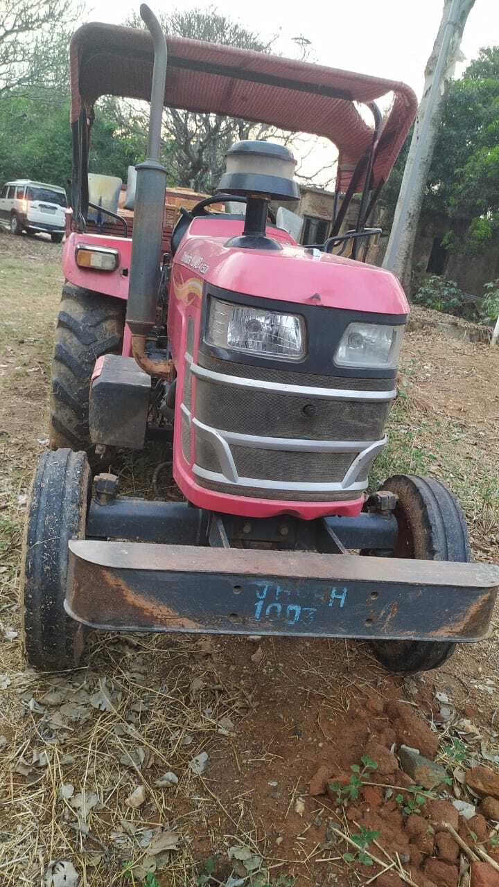 पत्थर लदा एक हाईवा व दो ट्रैक्टर जब्त