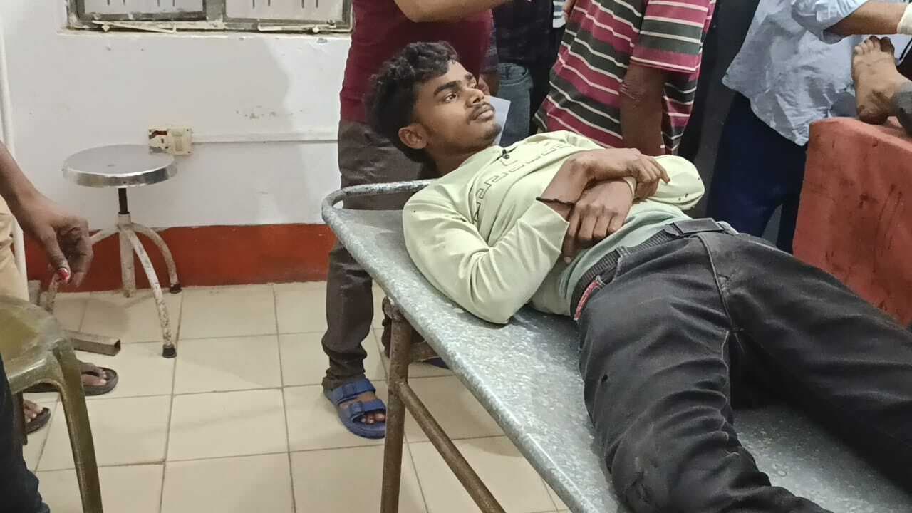 दो बाइक की टक्कर में दोनों चालकों का टूटा पैर, रेफर