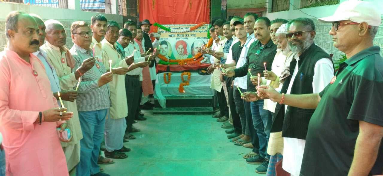 शहीद दिवस पर शहीदों को दी गयी श्रद्धांजलि