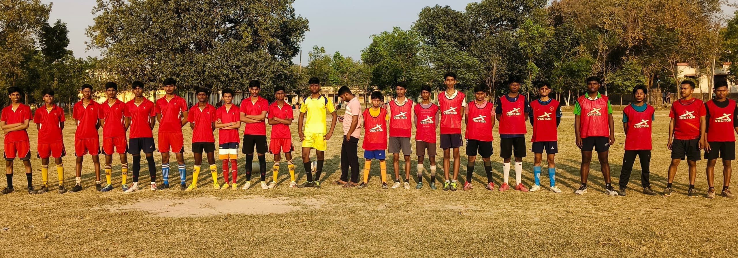 शहीदों की याद में फुटबॉल मैच का हुआ आयोजन