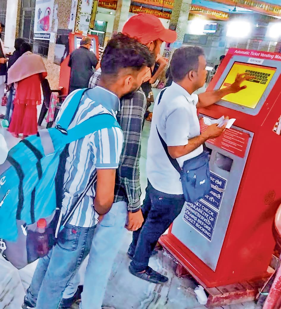 Gaya News : एक दिन में यूटीएस काउंटर व मशीन से बुक हुए 23,489 टिकट