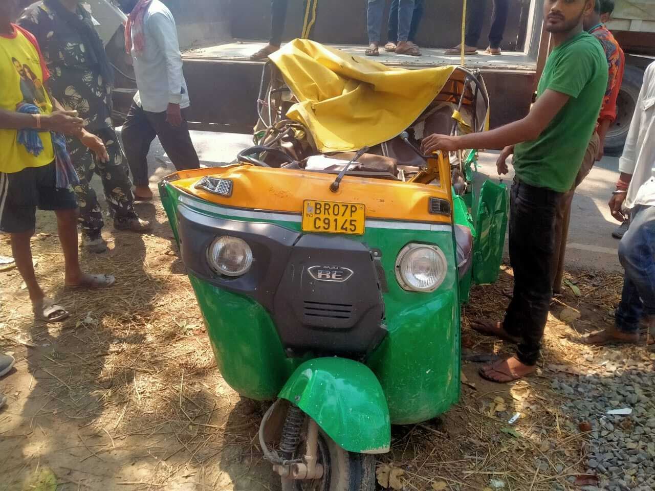 Madhubani News : ट्रक व ऑटो की टक्कर में चालक की मौत