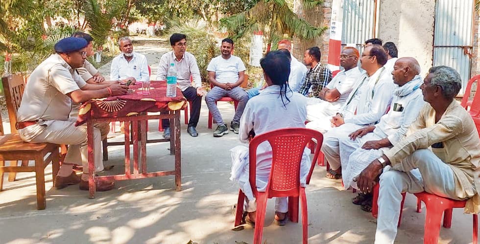 hajipur news. शांति समिति की बैठक में सौहार्दपूर्ण माहौल में पर्व मनाने की अपील