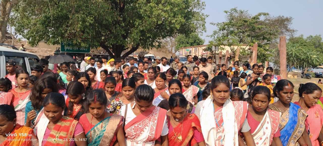 Giridih News :बाहा पर्व में आदिवासी समाज ने लिया प्रकृति को बचाने का संकल्प