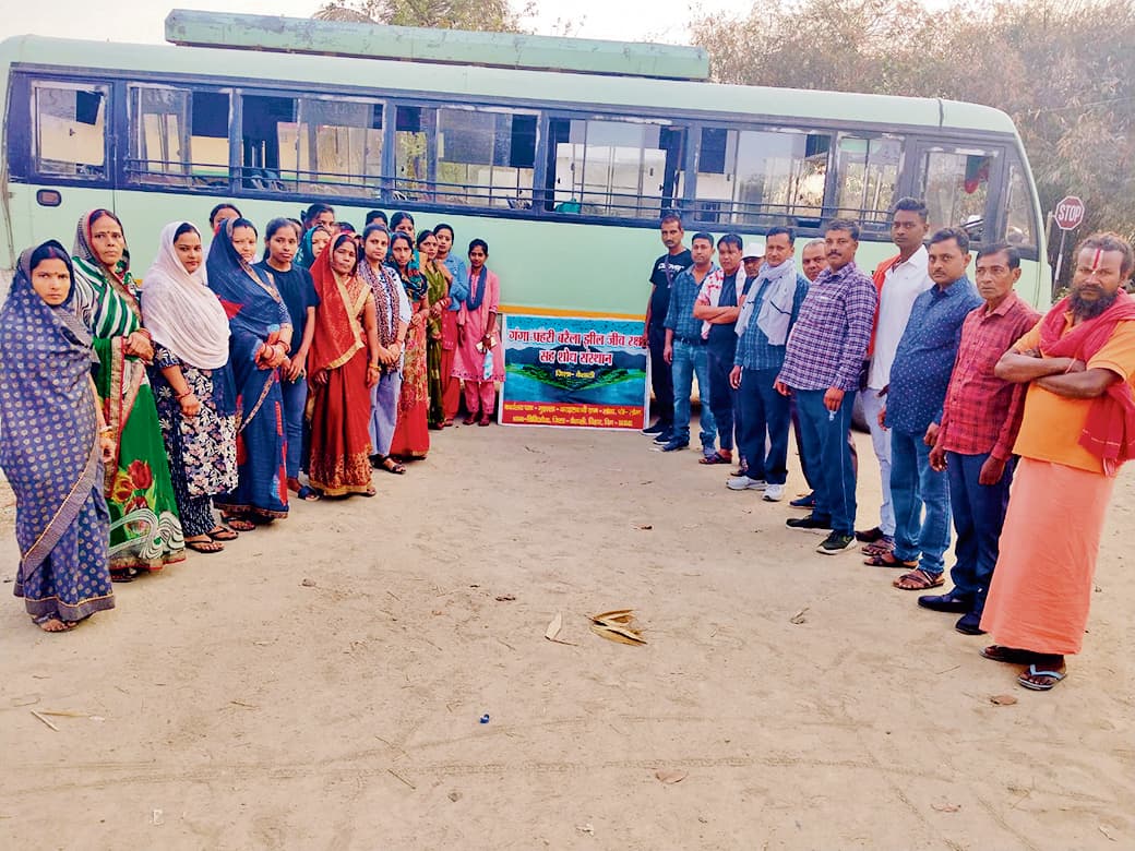 hajipur news. गंगा प्रहरी सम्मेलन में शामिल होने के लिए जंदाहा से रवाना हुआ 34 सदस्यीय दल