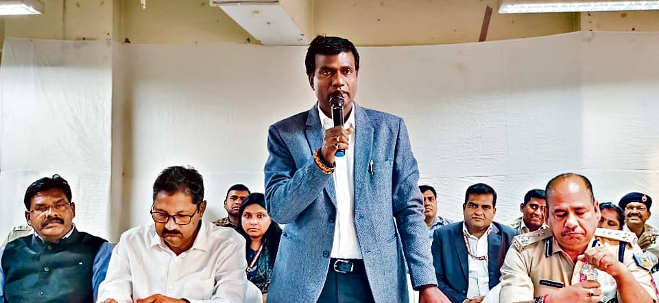 Ranchi News : सोशल मीडिया पर प्रशासन और पुलिस की रहेगी नजर, अफवाहों से बचें : डीसी