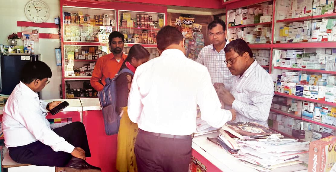 seraikela kharsawan news: नीमडीह में अधिकतर क्लीनिक अवैध, होगी कार्रवाई
