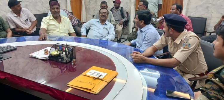 Dhanbad News: वार्ता में सहमति के बाद तीसरे दिन उठा रैयत का शव