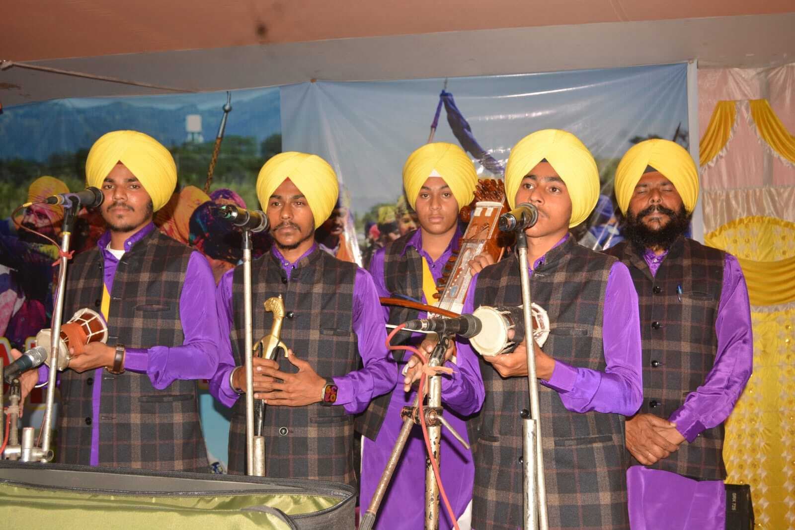 Dhanbad News: डुमरी तीन नंबर गुरुद्वारा में मना होला मोहल्ला गुरु पर्व