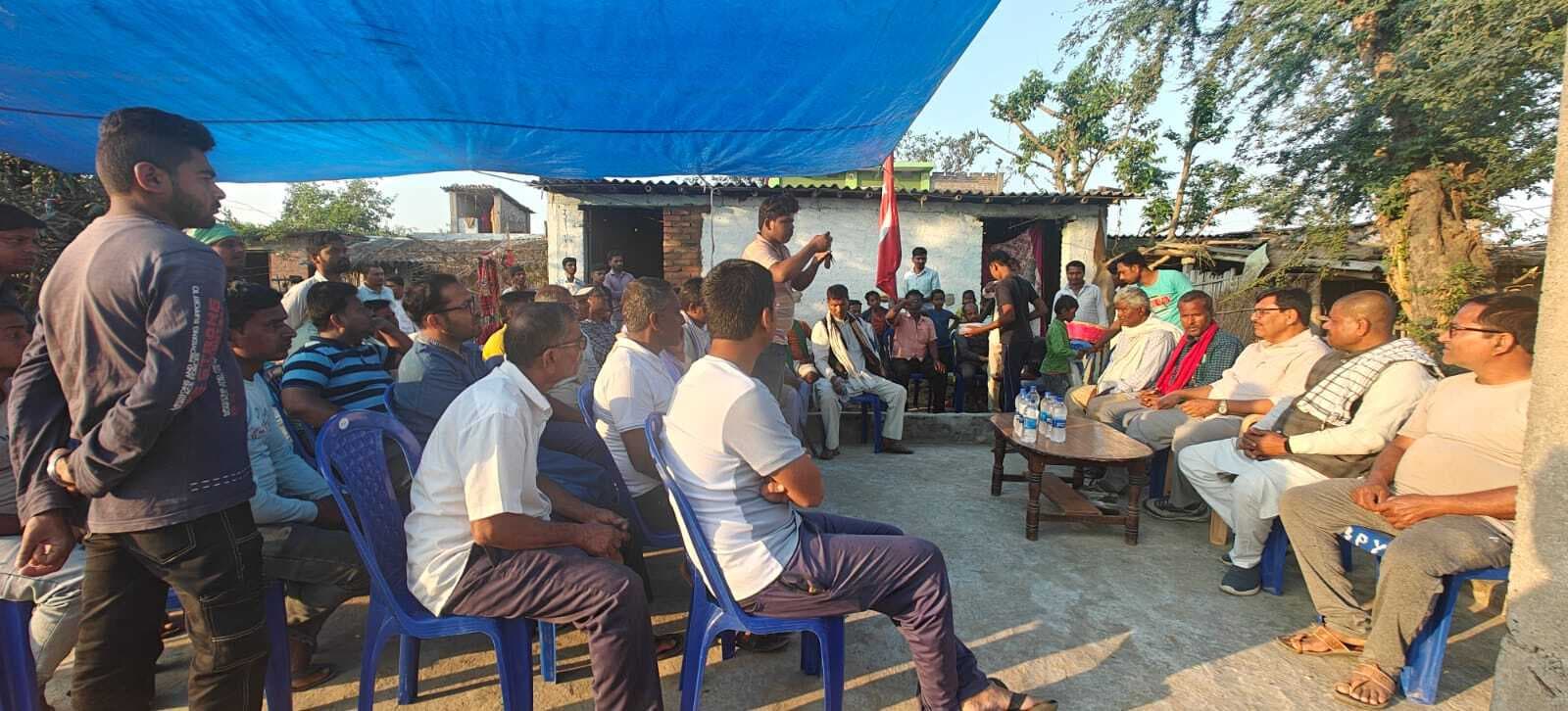 गरीबों को पांच डिसमिल जमीन देने  के  बजाय उजाड़ रही सरकार