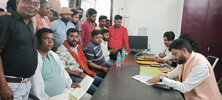 ऑटो व ई रिक्सा स्टैंड के लिए लगी 27 लाख 50 हजार रुपये की बोली