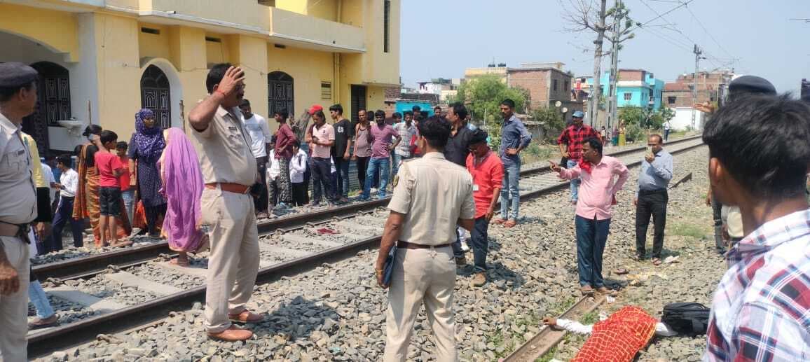 इयर फोन ने युवक की ले ली जान, अवध एक्सप्रेस के चपेट में आकर युवक की मौत