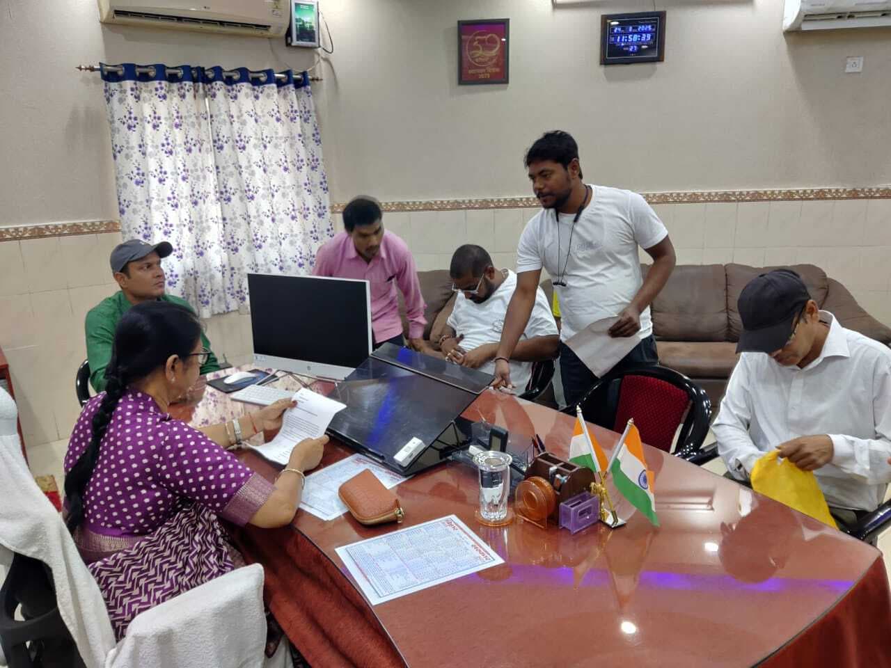 जनता दरबार में मेयर ने सुनी लोगों की समस्या