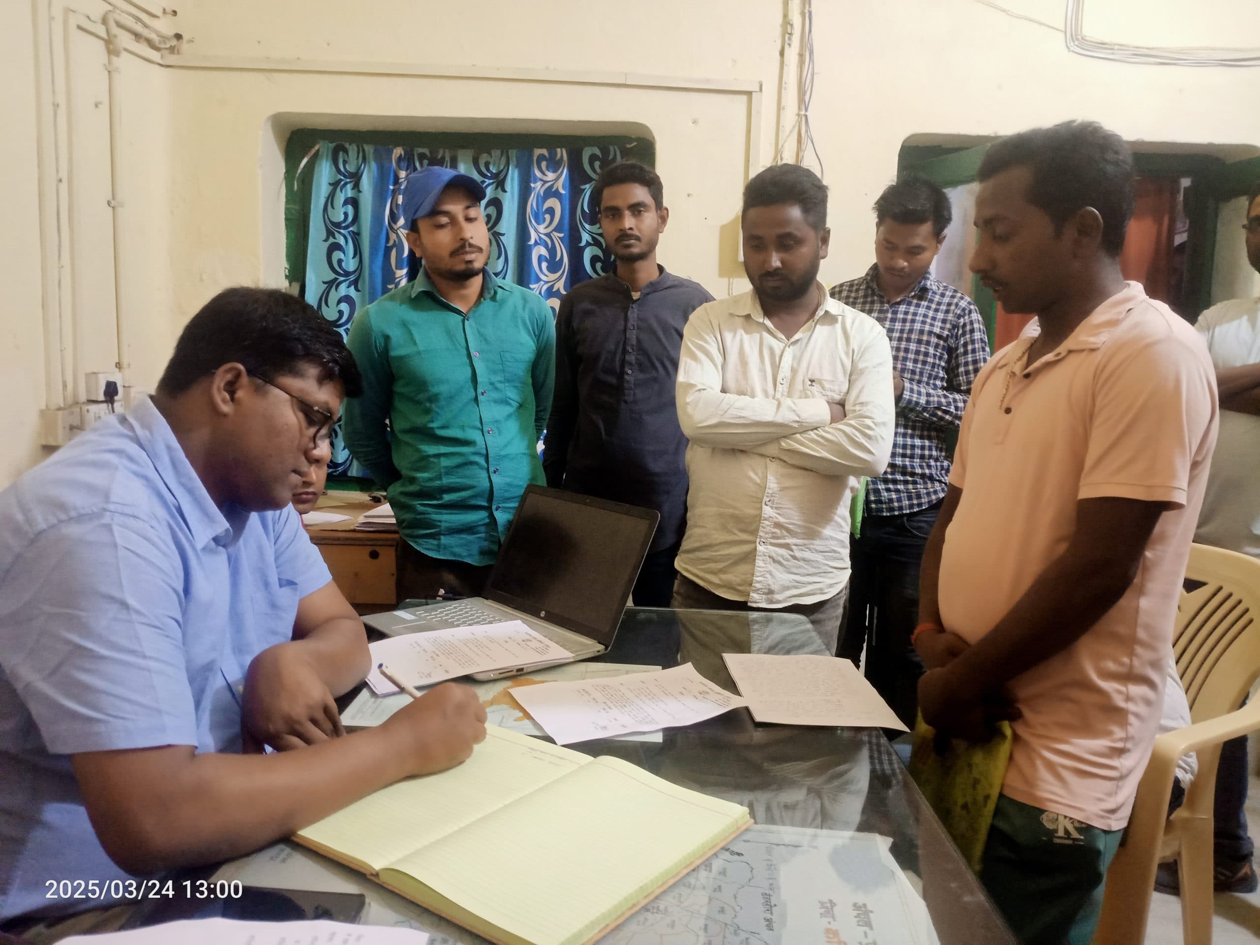 अंचलधिकारी ने भूमि विवाद के मामलों की सुनवाई की