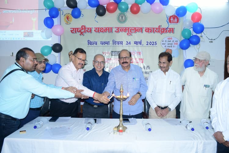 Deoghar News : सर्वश्रेष्ठ पेशेंट सपोर्टर के रूप में 10 सहिया व सेविकाएं सम्मानित