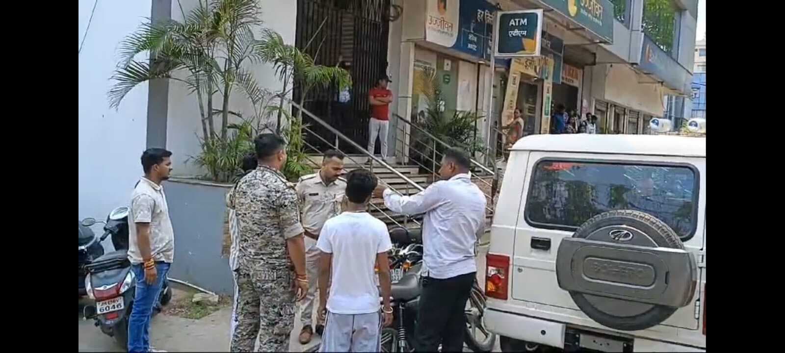 साकची : महिला ने दिखायी दिलेरी, तो फायरिंग कर भागे बदमाश